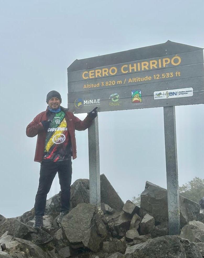 A la cima de Costa Rica, al punto más alto llegó nuestra camisa, nuestra piel
Luis Fdo Zúñiga Portilla es el primer limonense en subir el Cerro Chirripó con nuestra camiseta
Para los limonenses no hay imposibles, aunque nos digan que no podemos, llegamos a la cima
Big Up Portilla