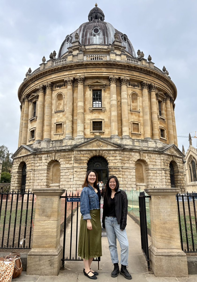 jessziyuezhang's tweet image. Strolling through Oxford like I belong here.
With the soon to be Dr. Hu! 🥳
————————
👩🏻🔬 Meet Simone Hu — soon-to-be Dr. Hu, Oxford mathematical physicist.
Her research explores the hidden arithmetic of quantum field theory:
📈 Feynman diagrams
🧮 Graph invariants
🧠 The…
