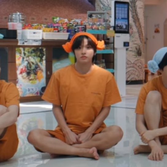 simeR2ku's tweet image. 아 진짜 띨롱 표정은또왜이렇게바보같지