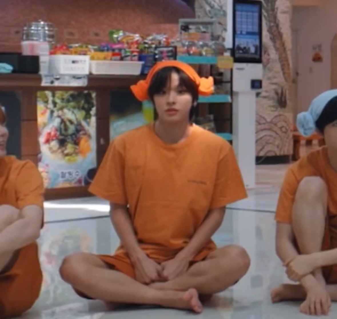 simeR2ku's tweet image. 아 진짜 띨롱 표정은또왜이렇게바보같지