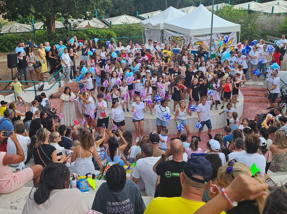 antibes_jlp's tweet image. Ils étaient plus de 800 pour cette édition 2025
🎉 Grand moment de fête ce vendredi au Centre des Colonnes d'#Antibes
L’édition de juillet du Festi’Centres a plongé tout le monde dans l’univers de la mer et quelle ambiance ! 🌊
Sous les yeux émerveillés des parents, 230…