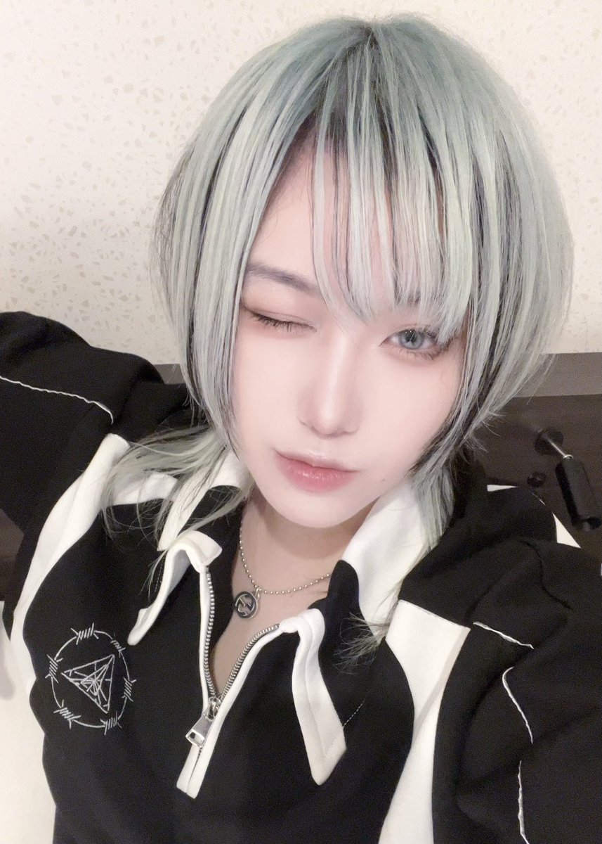 leofjmr's tweet image. 大阪1日目ありがとうございましたーー!!!🥳
数年前の大阪とか、去年の名古屋にも来てた子がまた今年も来てくれたり!!
初めて来てくれる子もいたり!!!
ラフォーレに来てくれてた子が来てくれたり!!!😭
これだから展示会たまらん🥰
もっと話したいから皆体力ある限り長くいてくれ
れおより