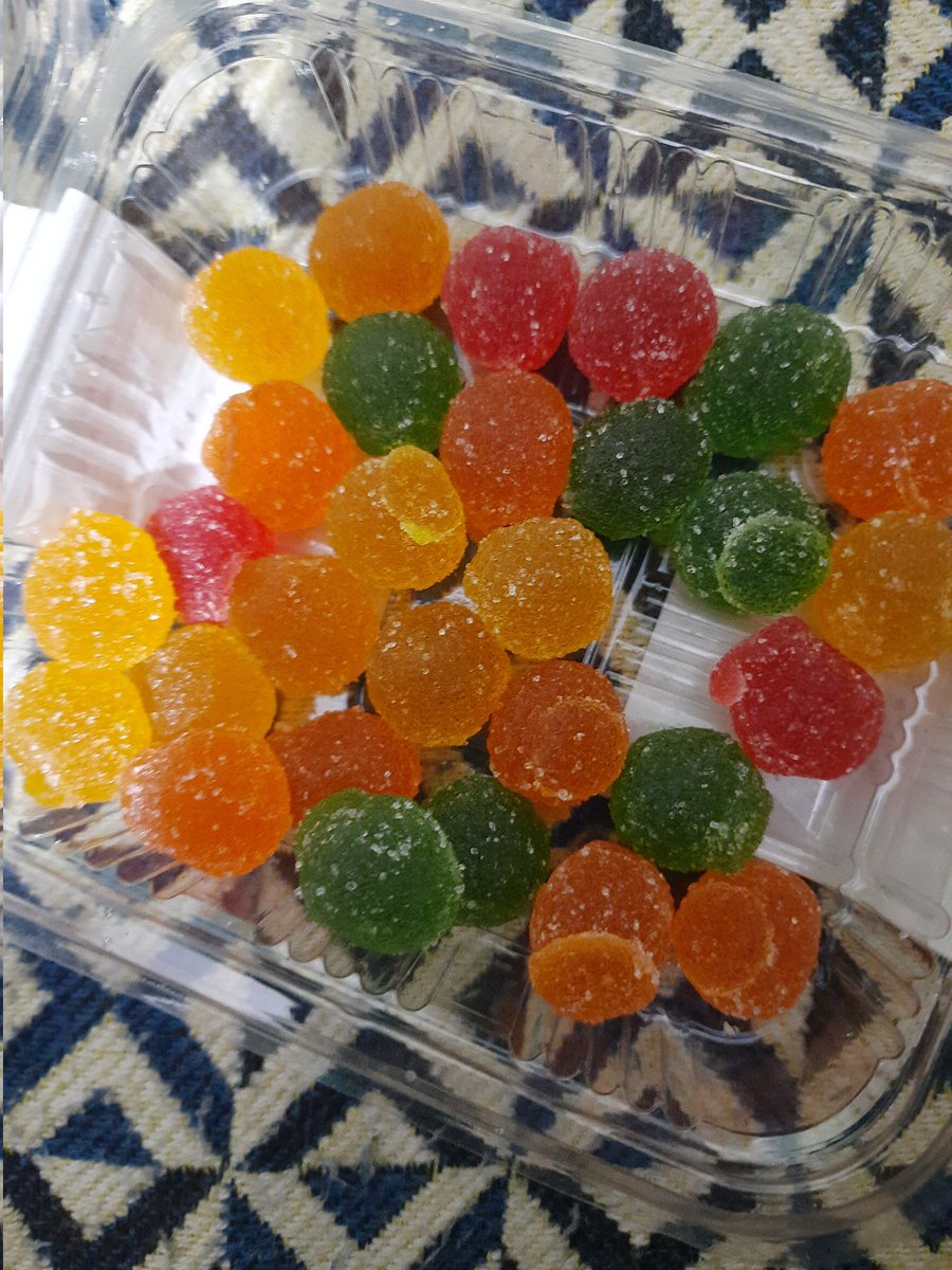 icycrysticle's tweet image. I need to put this box out of my reach before i eat it all 😭😭😭