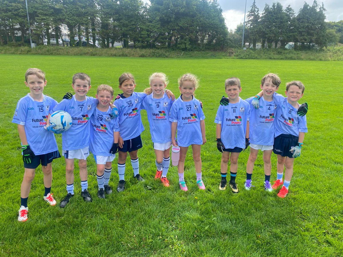 NapGAA's tweet image. We hosted an U8 football blitz this morning in Páirc Uí Dromgúil. Some great skills on show from all the boys and girls. Well done. 🔵⚪🏐
