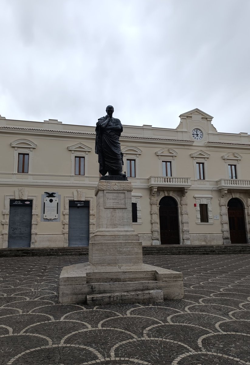 Macripeda's tweet image. "Niente è meno faticoso di stare zitti"
Così pensa #Ovidio, sotto un cielo che promette pioggia
#Sulmona #SPME
📷 mia