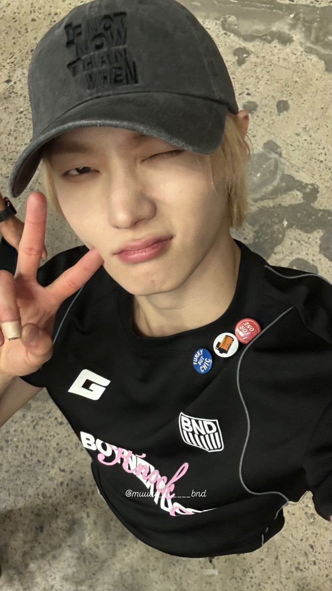 dailyparksungho's tweet image. sungho's selcas on a onedoor's phone 🥹 i'm literally gonna make it a family heirloom if i had one