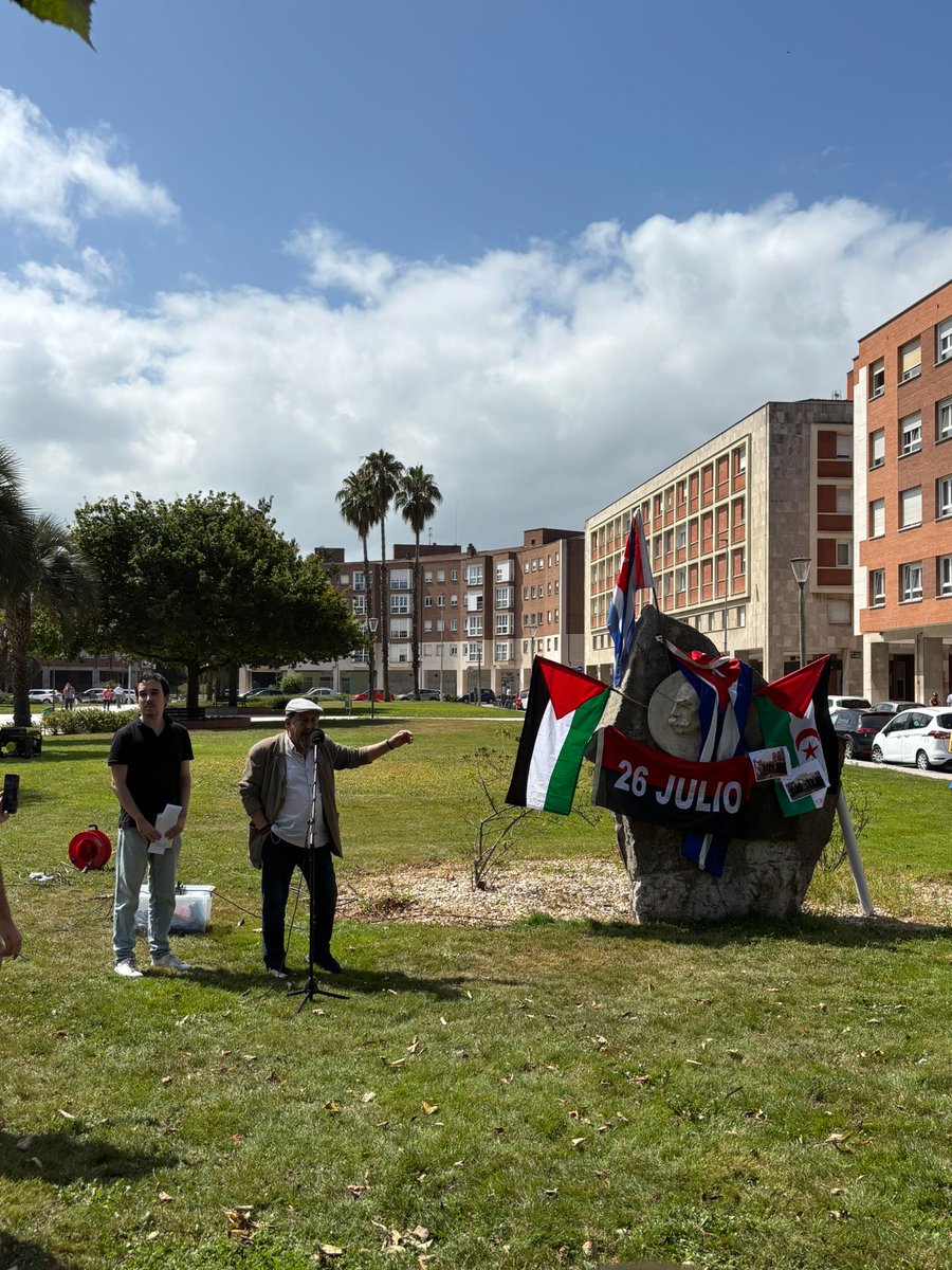 iuxixon's tweet image. 🇨🇺 Frente al imperialismo y el bloqueo, nuestra solidaridad con #Cuba en el acto que cada año, en la Plaza de La Habana del barrio de Moreda en #Xixón ,rinde homenaje al asalto al cuartel de Moncada.
📷 El coordinador de IU Mocedá Xixón, Rodrigo Díaz, participó en el acto.
