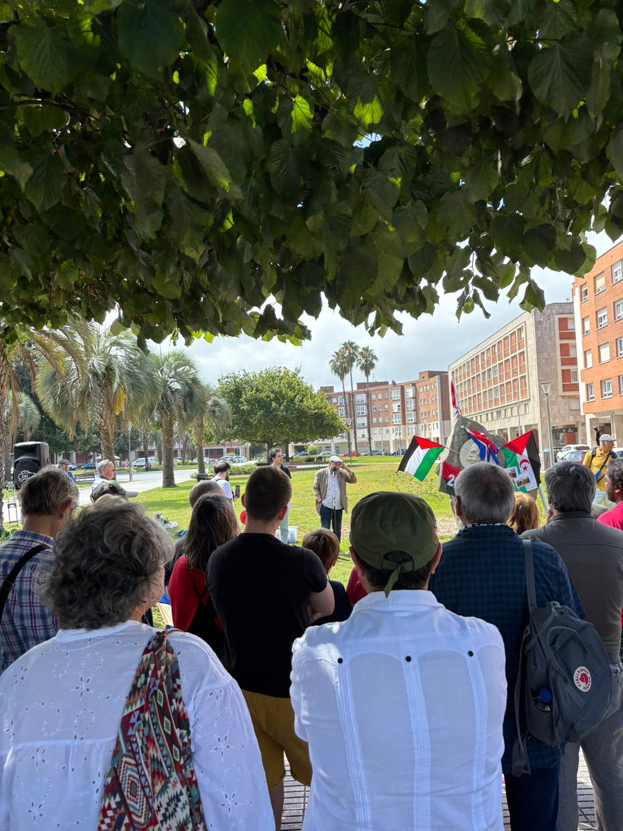 iuxixon's tweet image. 🇨🇺 Frente al imperialismo y el bloqueo, nuestra solidaridad con #Cuba en el acto que cada año, en la Plaza de La Habana del barrio de Moreda en #Xixón ,rinde homenaje al asalto al cuartel de Moncada.
📷 El coordinador de IU Mocedá Xixón, Rodrigo Díaz, participó en el acto.