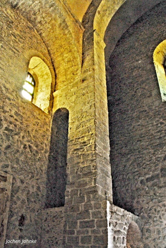 tsEmma15's tweet image. Church of Saint-André-de-Sorède in Saint-André, #France
The church is a Romanesque structure with a single nave and a semicircular apse.
The church's interior retains many medieval features, including ornate capitals and stonework.