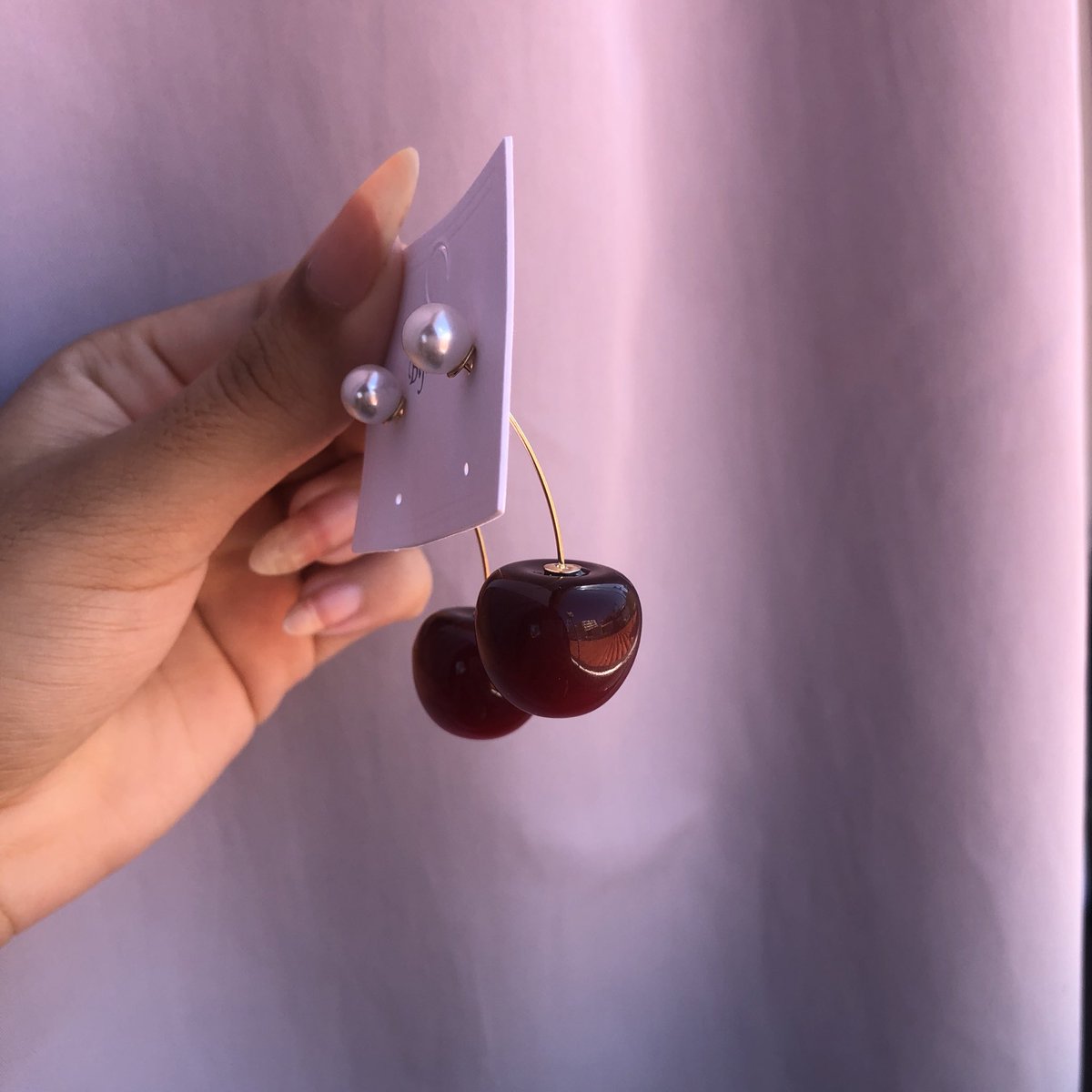 hailwyrhde's tweet image. ok, eu comprei os brincos mais fofos do mundo 🍒🍒