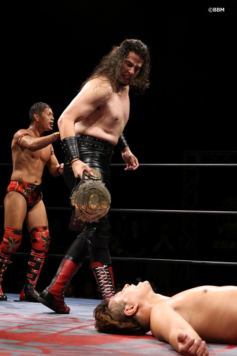 shupromobile's tweet image. 【週刊プロレスmobile】HAYATOと亮生がブロック1位通過、8・3大田区の優勝決定戦へ/三冠前哨戦でジュンが青柳をピン。宮原が「200倍ブラックアウト」で鈴木に世界タッグ前哨戦リベンジ。「大田区は400倍だ」(宮原)…全日本新木場詳報
wp.bbm-mobile.com/sp2/result/res…
#週プロモバイル #ajpw #ジュニフェス