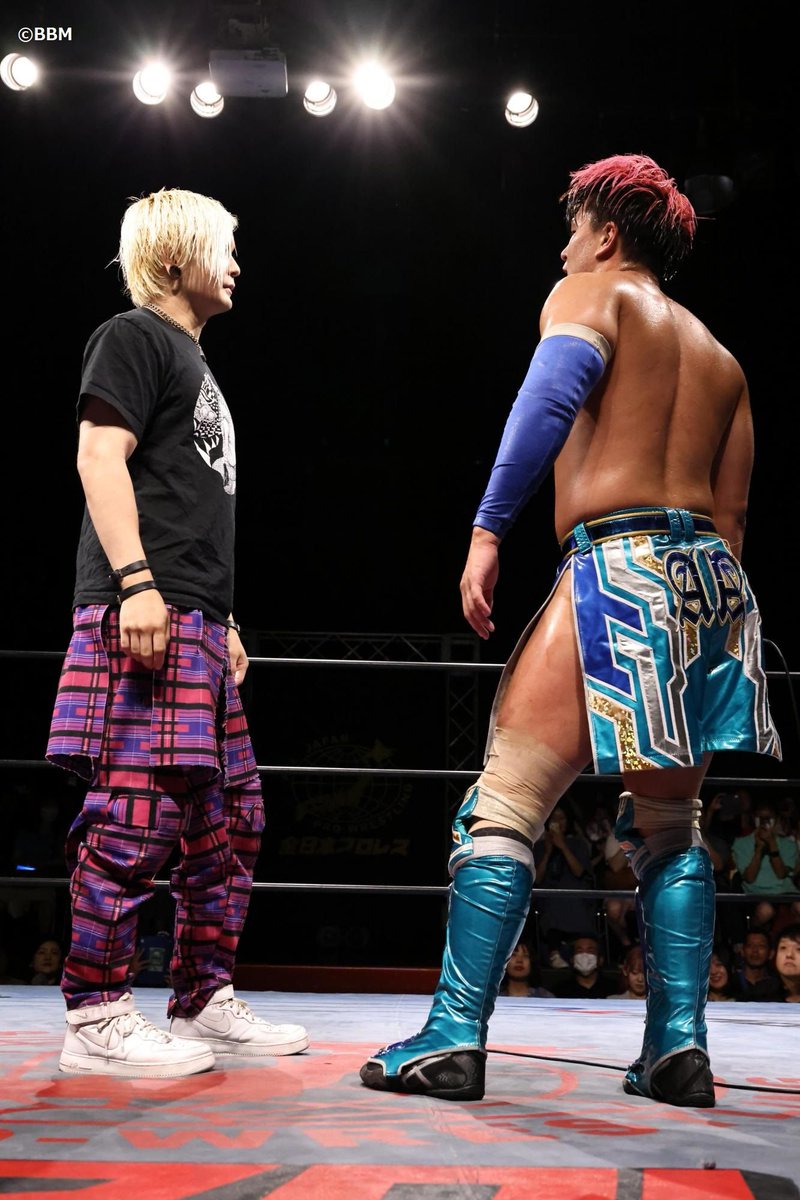 shupromobile's tweet image. 【週刊プロレスmobile】HAYATOと亮生がブロック1位通過、8・3大田区の優勝決定戦へ/三冠前哨戦でジュンが青柳をピン。宮原が「200倍ブラックアウト」で鈴木に世界タッグ前哨戦リベンジ。「大田区は400倍だ」(宮原)…全日本新木場詳報
wp.bbm-mobile.com/sp2/result/res…
#週プロモバイル #ajpw #ジュニフェス