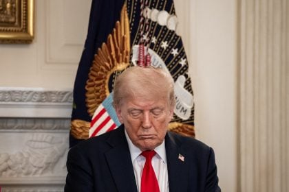 josefucs's tweet image. O Trump esperando o Lula contar pra ele qual a "verdade" sobre a perseguição a Bolsonaro.