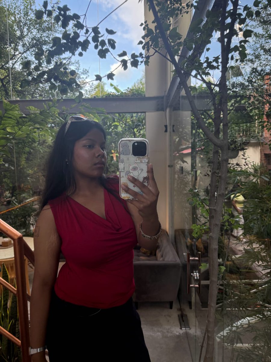 ritakumaritmg44's tweet image. One day I’ll be 80 wishing I wore that sleeveless top at 18. So yeah, I’m wearing it now life’s too short to give a shit. my big arms are tea and my
strechmarks just rawr
