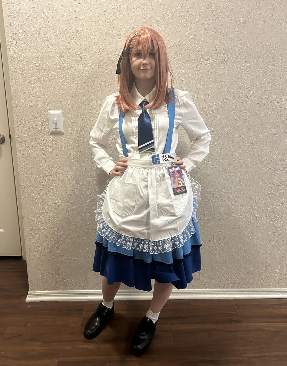 howdy_nyall's tweet image. before vs after a shift at carino/carina #prsk_cos