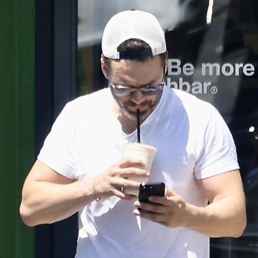 raging_lezbian's tweet image. ARMS!!!! I hope beefy bucky is back omg 🙏🏻