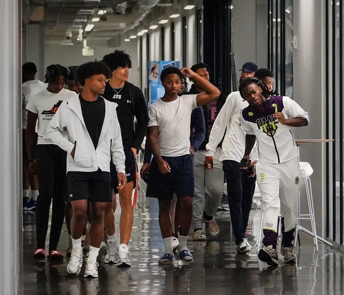 CoachWheeler13's tweet image. Couple shots from our 1st LOCK - IN. Had a great time doing team building and being able to practice at 2am. Great overall experience for the players and the coaches.
ST🔹J
