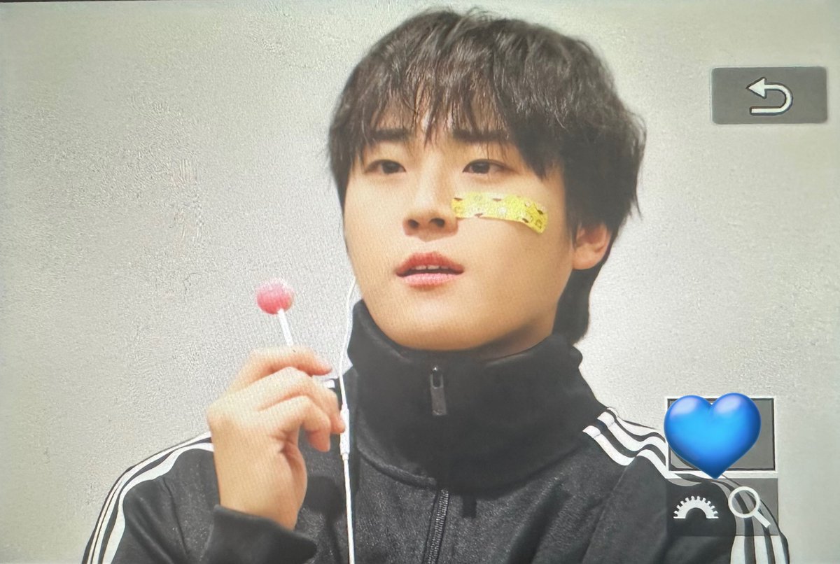 To_my1013's tweet photo. 🍭🩹
#골든차일드 #GoldenChild #배승민 #승민 #seungmin @BAE_S2_official 
-
250726 포켓돌스 팬싸인회 https://t.co/fI2i4WqUlG