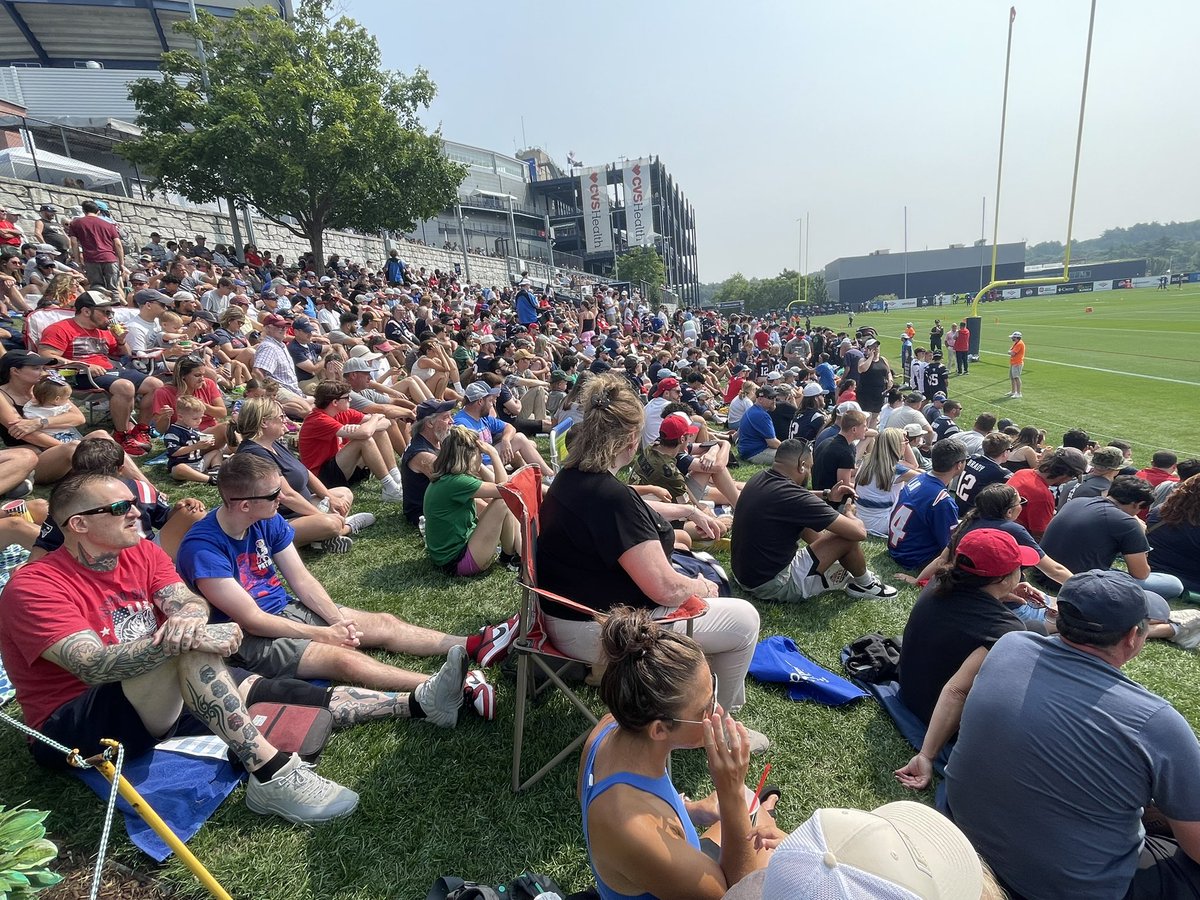 BenVolin's tweet image. A hazy but cooler day in Foxborough for Day 4. The stands are maxed out