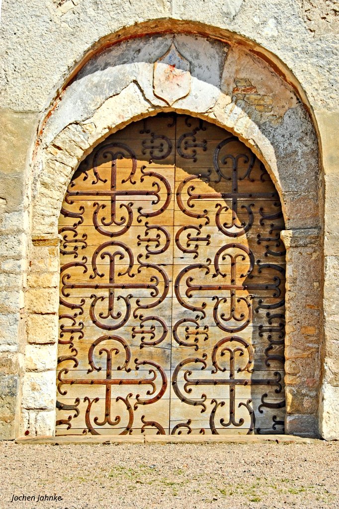 tsEmma15's tweet image. Church of Saint-Martin de Chapaize, #France
This is one of the oldest and best-preserved Romanesque churches in the Burgundy region. The church is distinguished by its simple yet monumental architecture, characteristic of early Romanesque architecture.