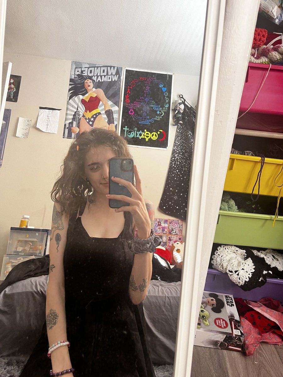 boxofsand07's tweet image. sometimes your overnight curls don’t work and you have to actively choose happiness for the day instead of relying on your pretty hair btw
