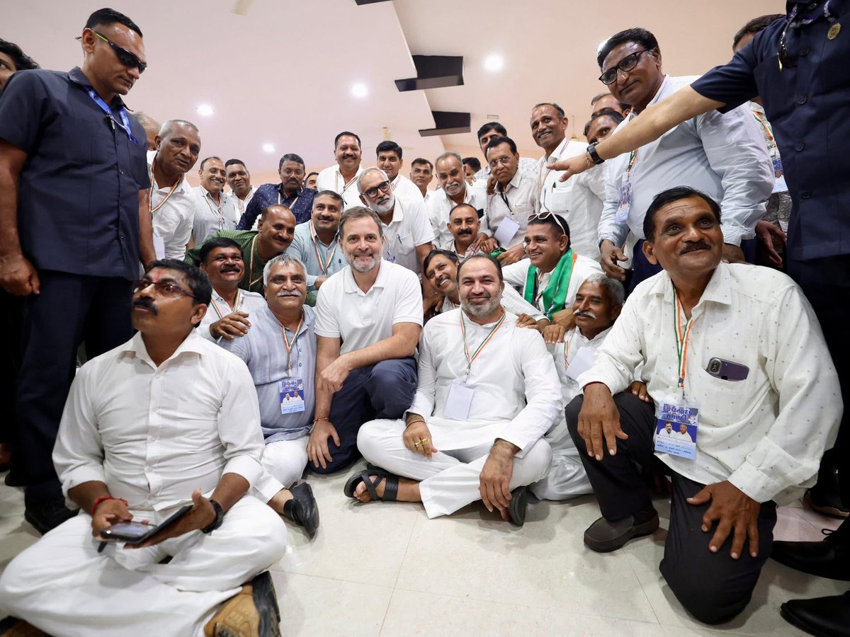 LutyensMediaIN's tweet image. नेता विपक्ष राहुल गांधी गुजरात में संगठन के सुधार के लिए काफी गंभीर नजर आ रहे हैं।
चार महीने में यह उनका चौथा गुजरात दौरा है.