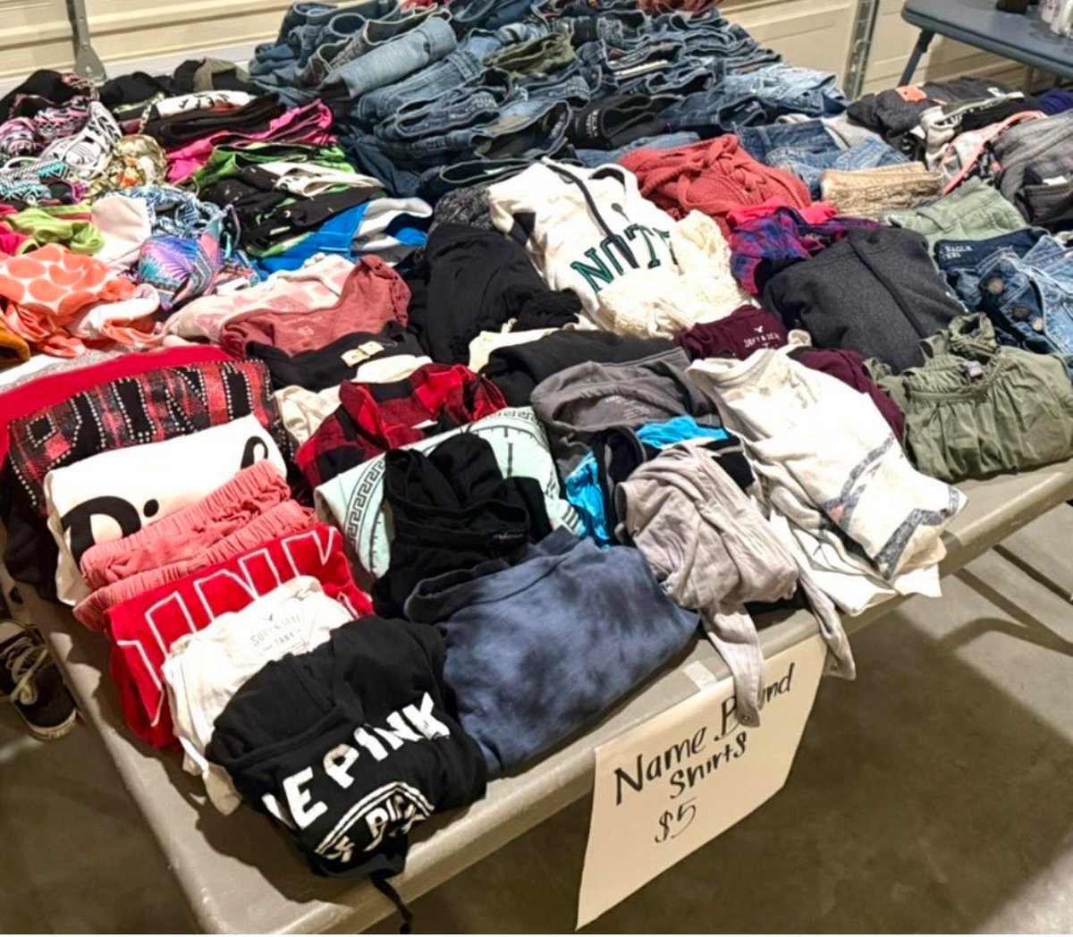 piece_of_scrap's tweet image. Would you go to this yard sale with “name brand” Victoria Secret shirts for $5 each?
#yardsale #yardsalefinds #garagesales #saturday Good Saturday @VictoriasSecret #thrifting
