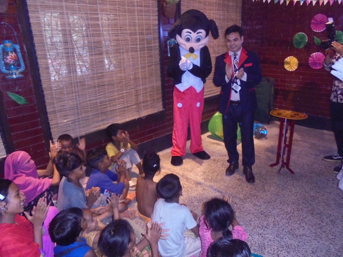 omarsharif81's tweet image. 😍Happy mood with my dear adorable street children in Dhaka BD🇧🇩.
facebook.com/share/r/16txYq…
🌹To know more search Google Images:- Street kids & children Magic Show of Omar Sharif/ Best Magic performer BD.
#street #Kids #children #magicshow #best #magician #Omar #Sharif #Bangladesh