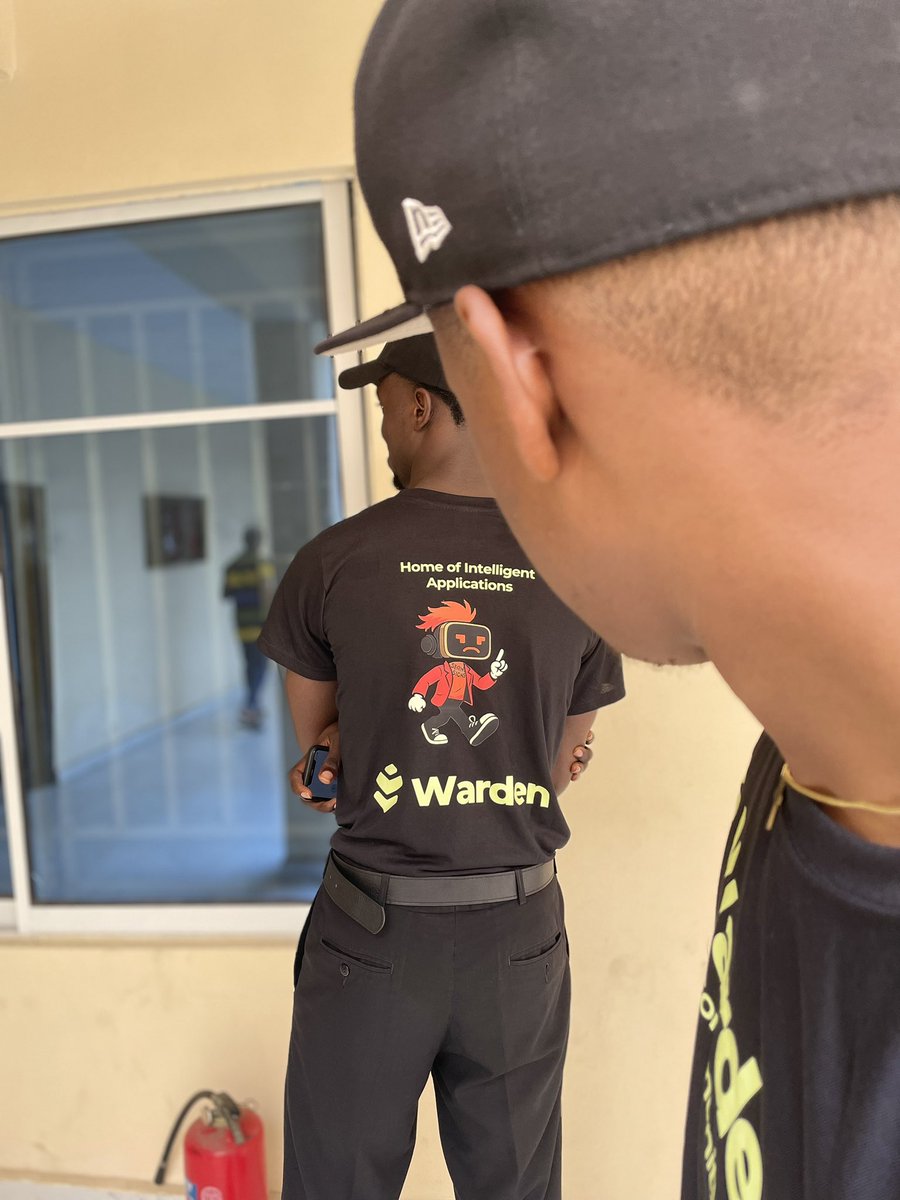 thekingofweb3_'s tweet image. Live from Solana All Stars
Repping @wardenprotocol with divinesylv1r, honestly one of the most genuine communities I’ve ever been part of
Here’s my thing: we’ve got this incredible technology, but most people still think crypto is just for tech bros, That needs to change
My…