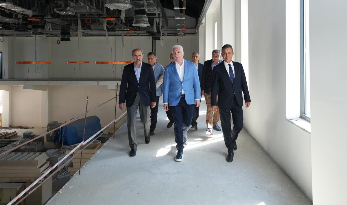 TC_istanbul's tweet image. Valimiz Davut Gül, Bayrampaşa Vakfı&apos;nı ziyaret etti. 

Ziyaretin ardından vakıf tarafından yaptırılan kütüphane inşaat alanında incelemelerde bulunarak yürütülen çalışmalar hakkında Vakıf Başkanı Rasim Bilgehan&apos;dan bilgi aldı. 

@gul_davut

📍#Bayrampaşa