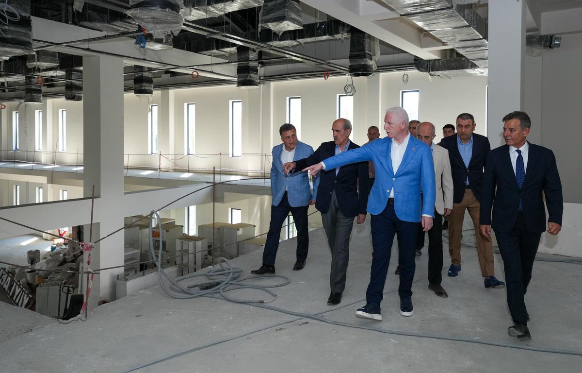 TC_istanbul's tweet image. Valimiz Davut Gül, Bayrampaşa Vakfı&apos;nı ziyaret etti. 

Ziyaretin ardından vakıf tarafından yaptırılan kütüphane inşaat alanında incelemelerde bulunarak yürütülen çalışmalar hakkında Vakıf Başkanı Rasim Bilgehan&apos;dan bilgi aldı. 

@gul_davut

📍#Bayrampaşa