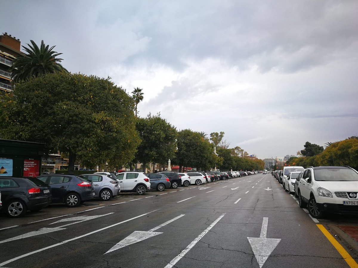 AjuntamentVLC's tweet image. ⚠️ Recordem els talls de @TransitValencia 🚧 i les prohibicions d'aparcar al passeig de l'Albereda ⛔️ amb motiu de la #BatalladeFlors 🌼 de @GranFeriaVLC que se celebra demà 🗓️
ℹ️ Consulta les afeccions 👉bit.ly/44NdtmE