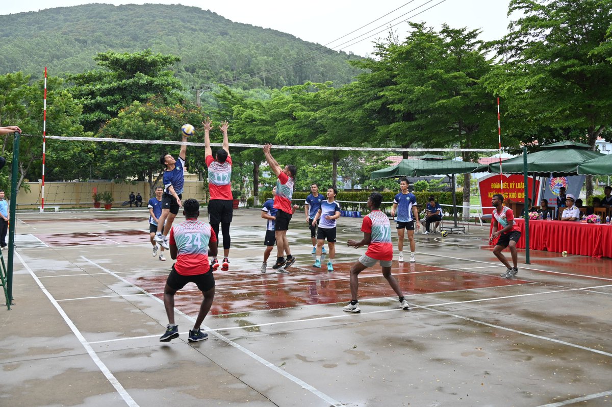 IN_HQENC's tweet image. Sports build bridges where words sometimes fall short
During the Eastern Fleet’s ongoing operational deployment, personnel from the #IndianNavy and the Vietnam People’s Navy came together for a lively and friendly volleyball match.
📍 #Vietnam
@DefenceMinIndia @MOFAVietNam