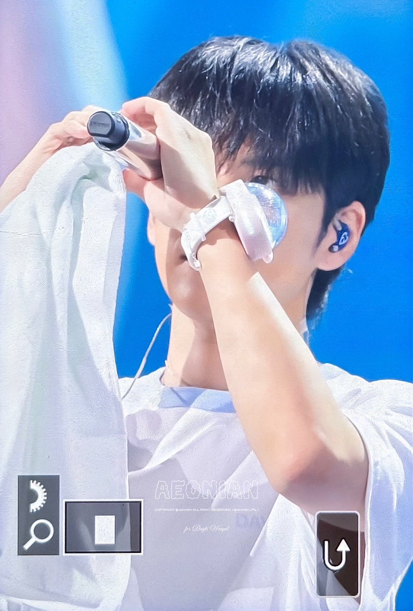 aeonian_PIL's tweet image. 250726 Pier10 #μν #WONPIL #λ°μ΄μμ€ #DAY6 preview