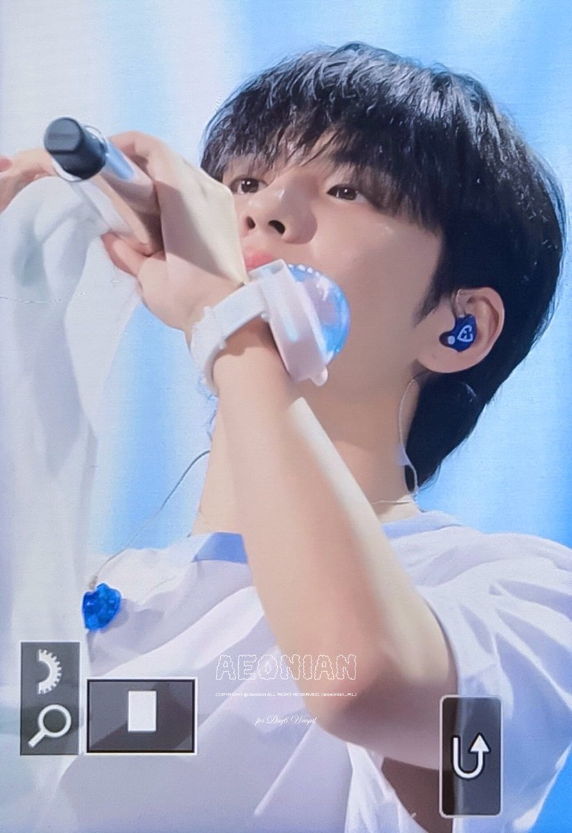 aeonian_PIL's tweet image. 250726 Pier10 #μν #WONPIL #λ°μ΄μμ€ #DAY6 preview