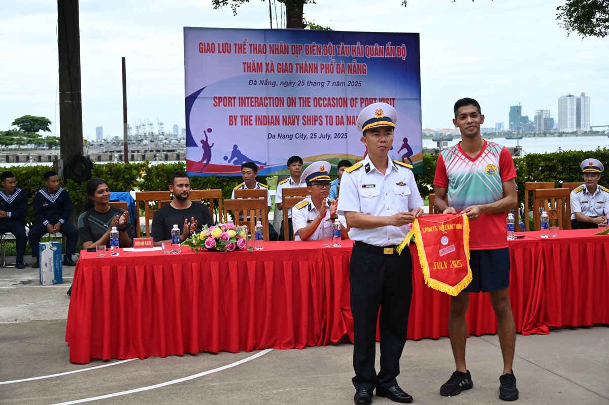 IN_HQENC's tweet image. Sports build bridges where words sometimes fall short
During the Eastern Fleet’s ongoing operational deployment, personnel from the #IndianNavy and the Vietnam People’s Navy came together for a lively and friendly volleyball match.
📍 #Vietnam
@DefenceMinIndia @MOFAVietNam