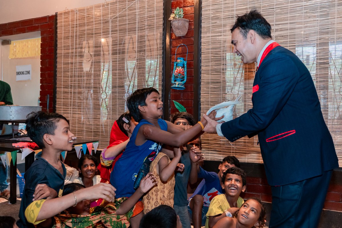 omarsharif81's tweet image. 😍Happy mood with my dear adorable street children in Dhaka BD🇧🇩.
facebook.com/share/r/16txYq…
🌹To know more search Google Images:- Street kids & children Magic Show of Omar Sharif/ Best Magic performer BD.
#street #Kids #children #magicshow #best #magician #Omar #Sharif #Bangladesh