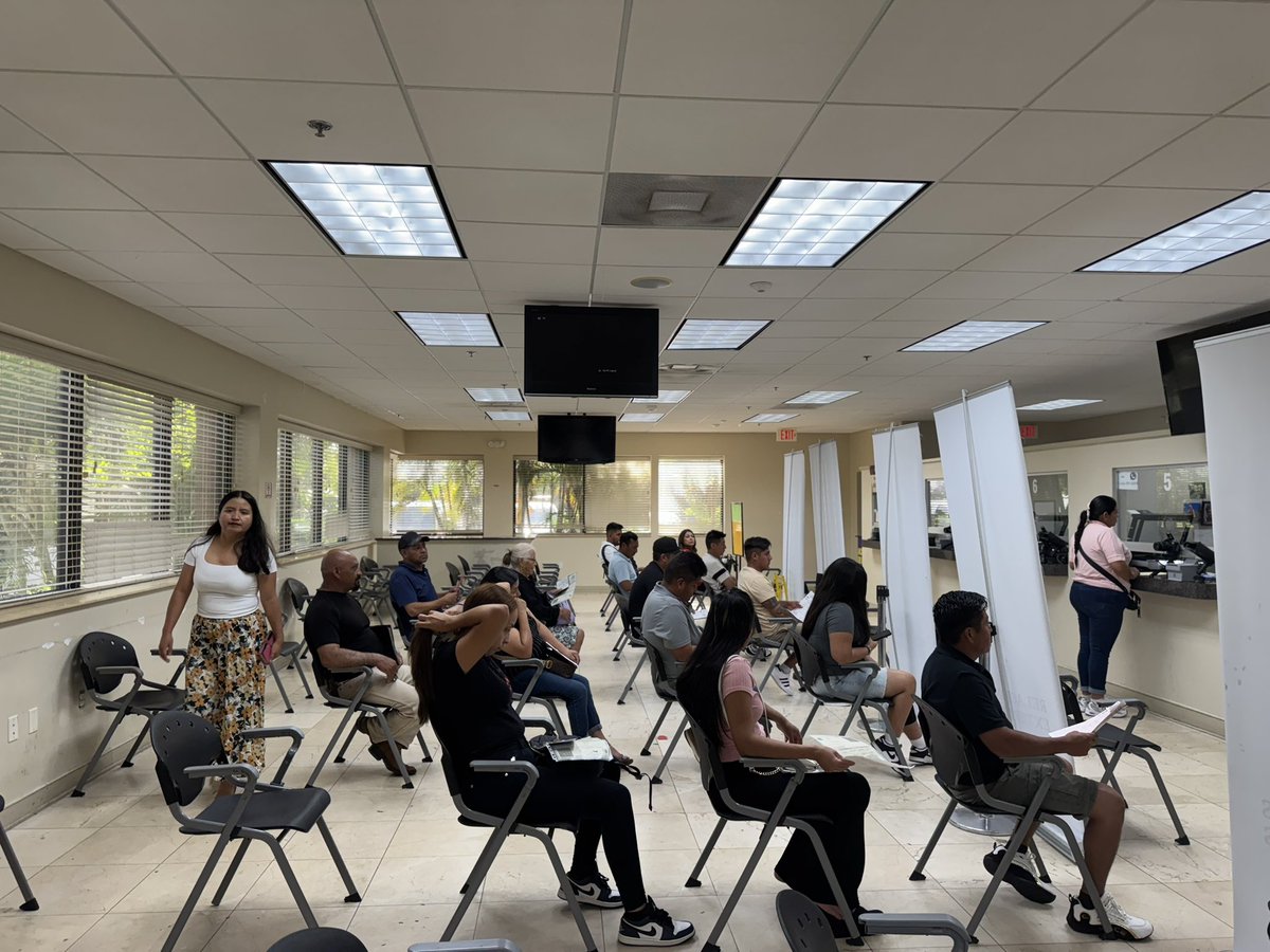 ConsulMexOrl's tweet image. Continúa el #SábadoCiudadano de #AudienciasPúblicas durante la Jornada Sabatina en el Consulado de México en Orlando.
Durante esta jornada, se brindan los siguientes servicios consulares
🟢 Afiliación al #IMSS
🟢 Expedición de pasaporte
🟢 Credencial para votar (INE)
🟢…