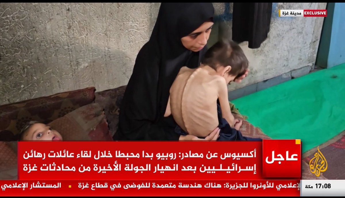 alihadi68's tweet image. Every day we see new horrific images of starved #Palestinian children in #Gaza it’s unbearable. This mother says she’s got nothing to give her child except water. Some may be lucky enough to add sugar to water! Multiple doctors who entered Gaza carrying baby formula had them…