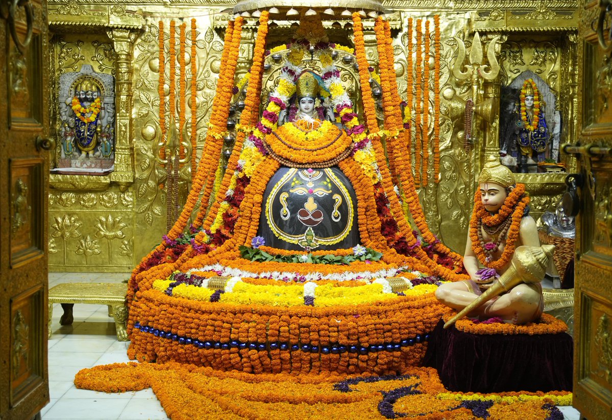 Bharat J Panchal (@bjpanchal64) on Twitter photo શ્રાવણ શુક્લ બીજઃ શ્રી સોમનાથ મહાદેવને વિશેષ શ્રી હનુમંત દર્શન શૃંગાર
155 કિલો પુષ્પો ચંદન, બિલીપત્રથી જ્યોતિર્લીંગ પર હનુમાનજીની પ્રતિકૃતિ રચાઈ
#Gujarat #Somnath #Religious <a href="/Somnath_Temple/">Shree Somnath Temple</a> <a href="/12Jyotirling/">12 Jyotirlingas Of Mahadev</a> શ્રાવણ શુક્લ બીજઃ શ્રી સોમનાથ મહાદેવને વિશેષ શ્રી હનુમંત દર્શન શૃંગાર
155 કિલો પુષ્પો ચંદન, બિલીપત્રથી જ્યોતિર્લીંગ પર હનુમાનજીની પ્રતિકૃતિ રચાઈ
#Gujarat #Somnath #Religious <a href="/Somnath_Temple/">Shree Somnath Temple</a> <a href="/12Jyotirling/">12 Jyotirlingas Of Mahadev</a>