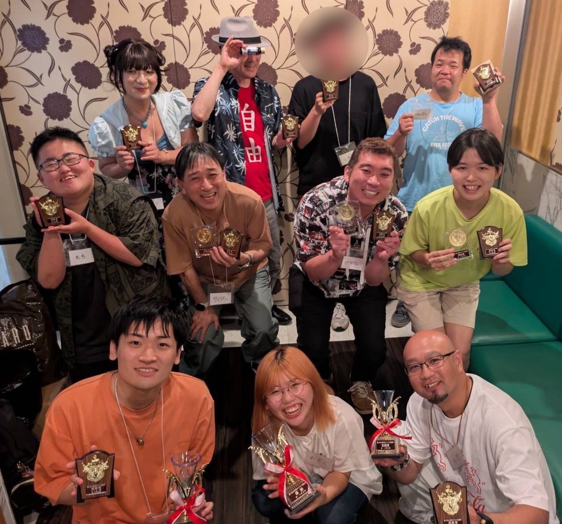 ShinkaShi_Tai's tweet photo. 【#山形県 #カラオケ大会 情報】
「第八回 山形県カラオケ総選挙 in #酒田」
無事閉幕！！

優勝∶おさくさん
準優勝∶のこるさん
敢闘賞∶仏陀さん
優秀歌唱賞∶バブルさん
奨励賞∶かくぴーさん（上位同点）、れいなさん（ジョージマさん同点漢気）

おめでとう御座います♪
皆様お疲れ様でした！ https://t.co/Y82a6YCys6