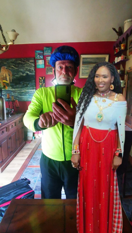 noshyteplease's tweet image. Surprised @CapTweed didn't edit an image I posted yesterday of my Cycling Rain Gear, I put it down to Trauma over my Lycra Top , anyway here's an edited version with my stalker added 🤭😁
If you Know, You Know