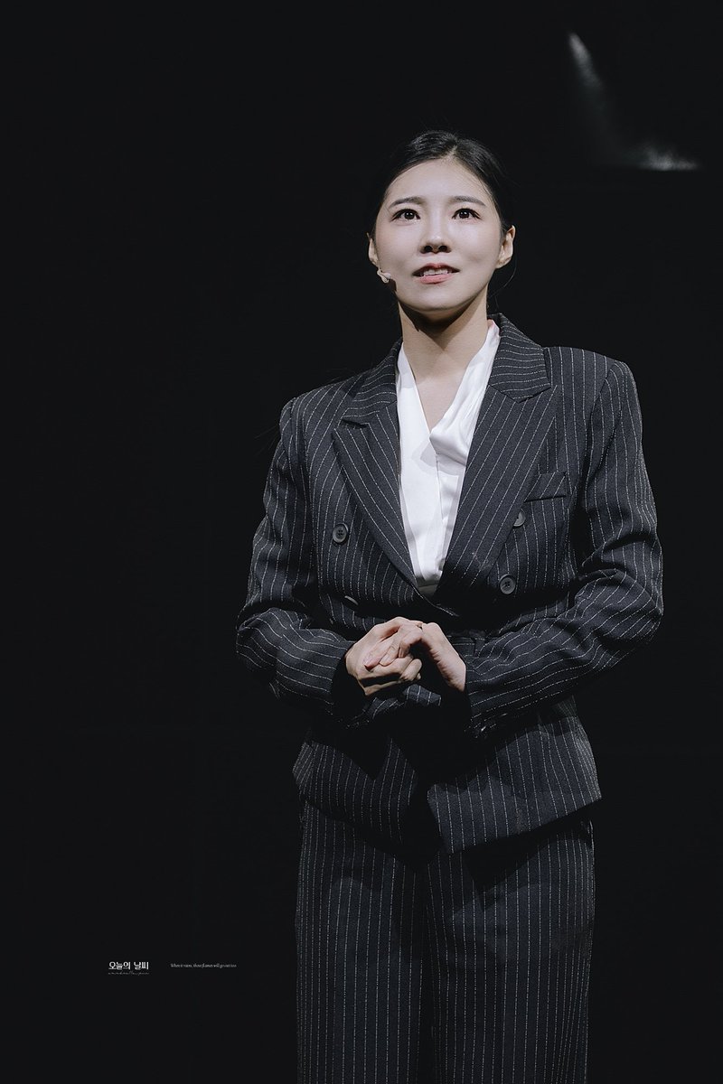 unnbre11a_pic's tweet image. 250726 밤, 플레임즈-THE RIGHT CHOICE 中
메레데스, #이서영