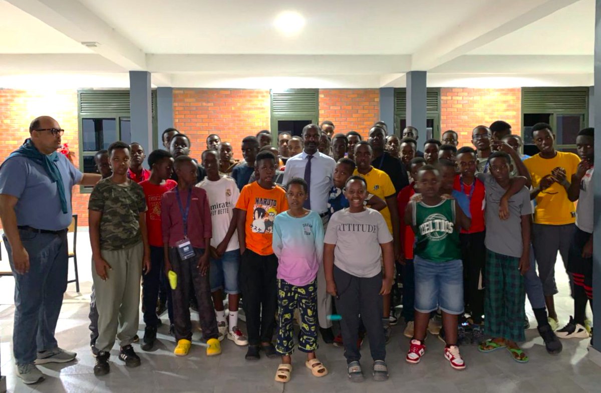 GSF_RC's tweet image. Day 7 of #BoysToMenCamp
We were humbled to welcome @patrick_rw, Executive Secretary of @NtaramaBugesera, who shared a resonant message on Rwandan values and patriotism. He left the boys with these words: “My Country, My Identity.” 🇷🇼
@EquiBridge @BugeseraDistr