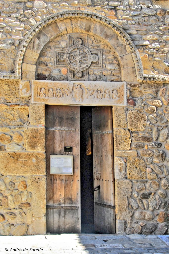 tsEmma15's tweet image. The Church of Saint-André-de-Sorède in Saint-André, #France, was built in the 11th century and is a prime example of Romanesque architecture. It features a simple, massive structure with semicircular arches, a stone façade, and a distinctive bell tower.