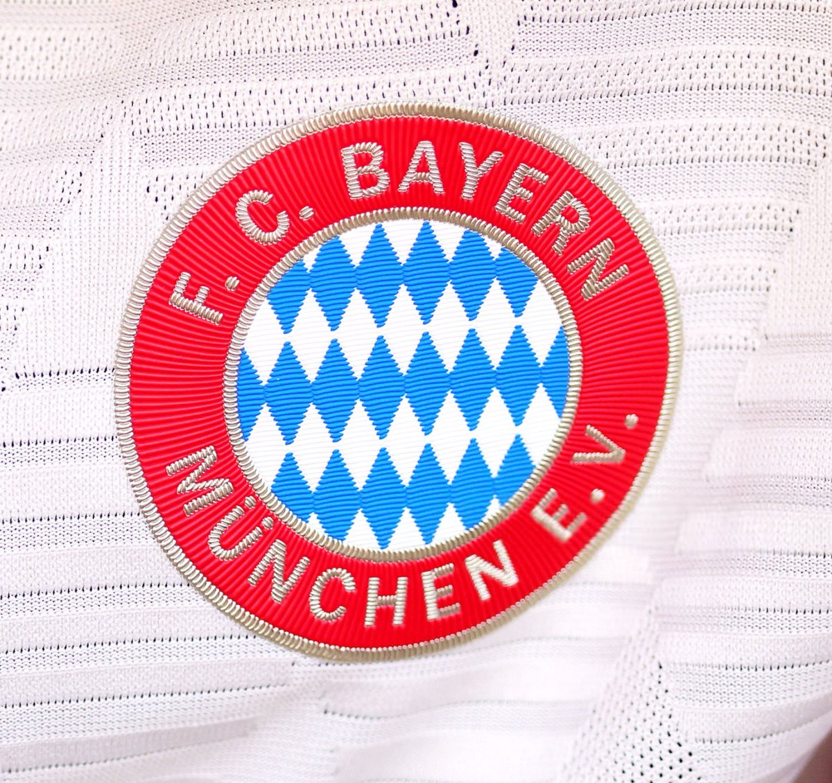 lnstantFoot's tweet image. 🚨🚨 LE BAYERN MUNICH EST TRÈS PROCHE DE TROUVER UN ACCORD AVEC LIVERPOOL POUR LUIS DIAZ !!! 🇨🇴🔥🔥
Les discussions progressent bien et les Bavarois pensent que le deal peut se boucler avec un montant de transfert d'environ 75M€ !
(@Santi_J_FM)