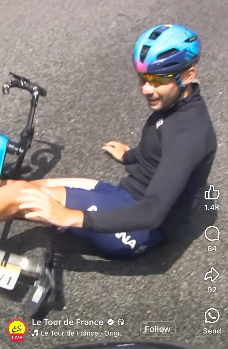 ulif's tweet image. For 30 years I have been thinking that losing skin on your hands must be very painful and annoying. But given how many riders continue not wearing gloves, maybe I was wrong and it hurts less than gloves are apparently annoying.