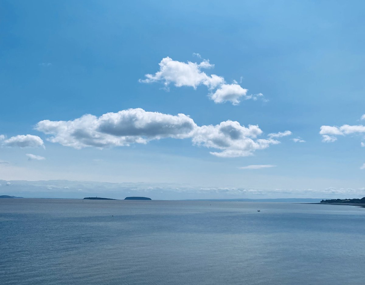 Juggling_Words's tweet image. Hopped onto the Metro from the suburban North of the city to the ocean side South of the City. #CardiffLife

#ADayInTheLife #Meandering 🌞