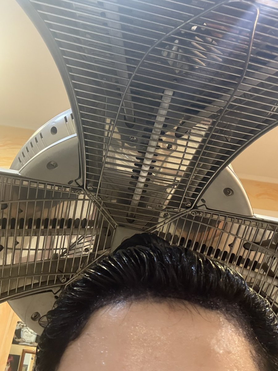 sungkyums's tweet image. watched the miso live at the salon and my hair stylist going “oh wow you understand what they’re saying” well no