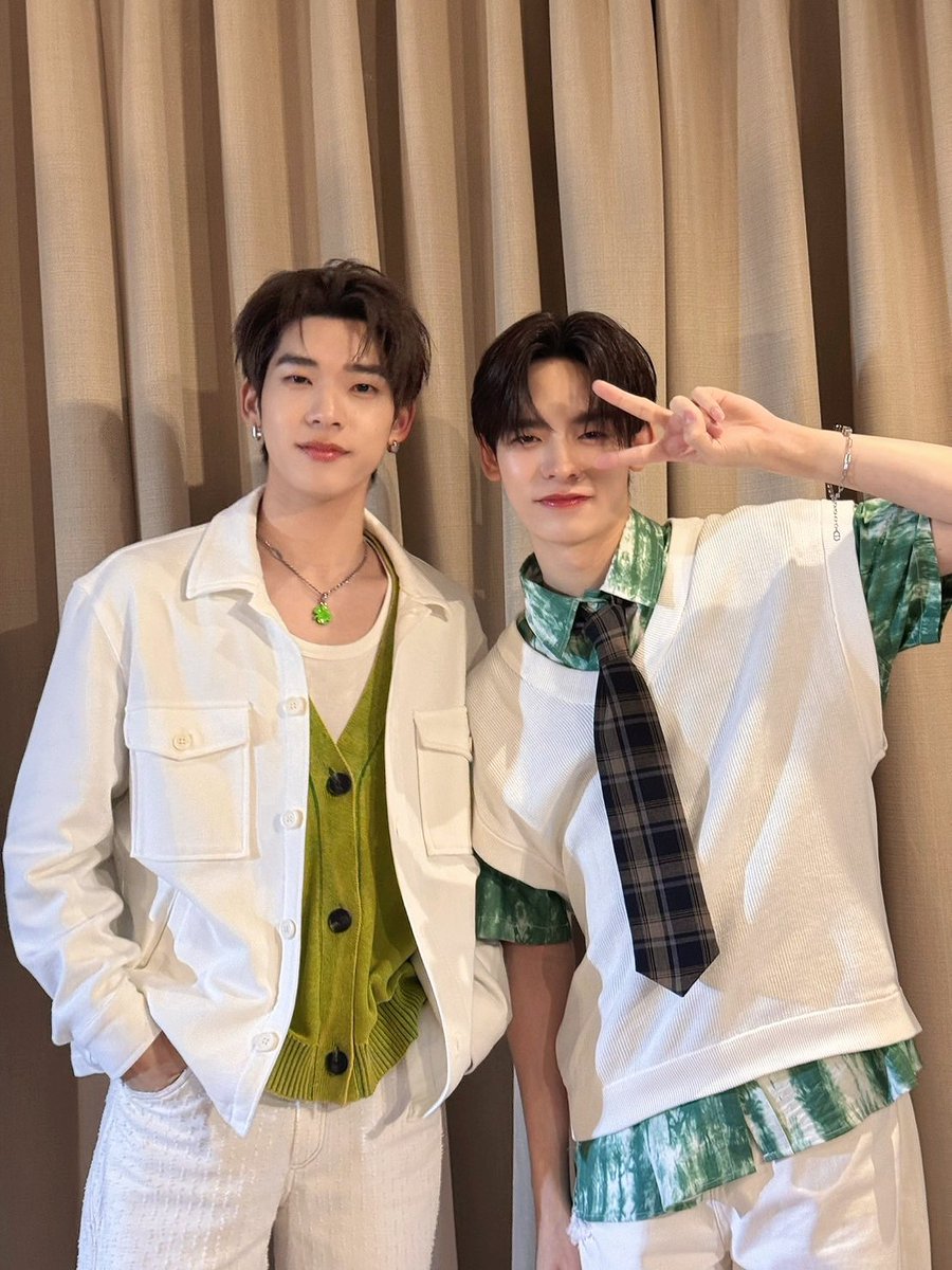 DomundiTV's tweet image. ขอขอบคุณ @FunnyfriendsEnt ที่ให้เกียรติ “ตี๋ตี๋” @twnpich และ “ป๋อ” @porsuppakarn ได้มาร่วมกิจกรรมสนุก ๆ ของงานในวันนี้นะคะ 🥰
ขอขอบคุณแฟน ๆ ทุกคนที่มาเจอกัน รวมถึงแฟนๆ ที่ส่งกำลังใจมาให้ทั้งสองคนด้วยนะคะ 🫶🏻✨️
#HaveFunHaveTeaxTeeTeePor